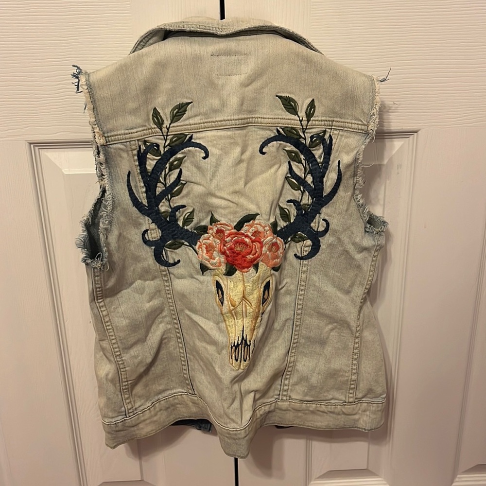 Vest with skull